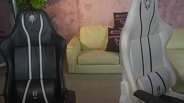 Snapshot of Zlata_Sky chatting on 12-01-25, 07:41 Zlata Sky online show from 12-01-25, 07:41