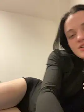 LeonieClaire online show from 02-10-26, 10:03