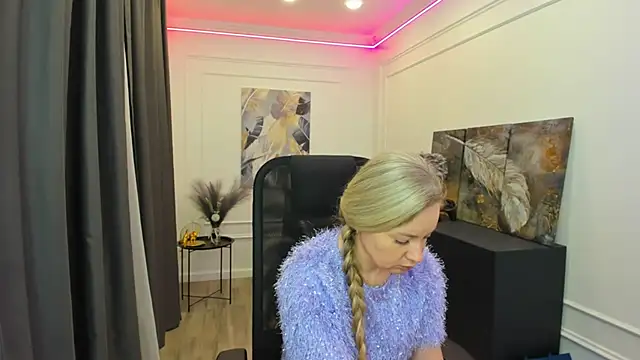 CharlotteKerti online show from 04-06-26, 12:06