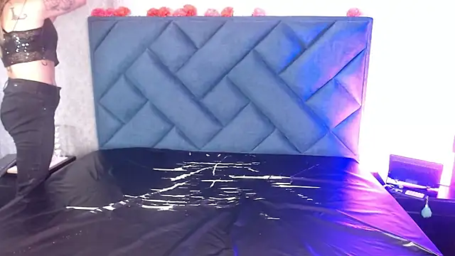 Snapshot of Lia_tomson chatting on 02-21-26, 07:04 Lia tomson online show from 02-21-26, 07:04