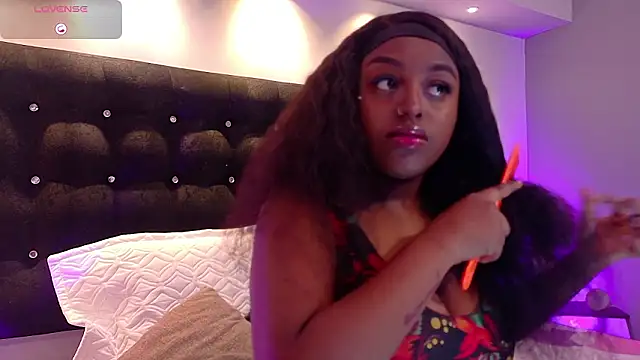 Snapshot of Aitana_Oliveira chatting on 02-17-26, 07:42 Aitana Oliveira online show from 02-17-26, 07:42