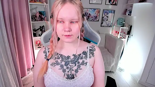 AnnieVibe online show from 04-22-26, 05:36