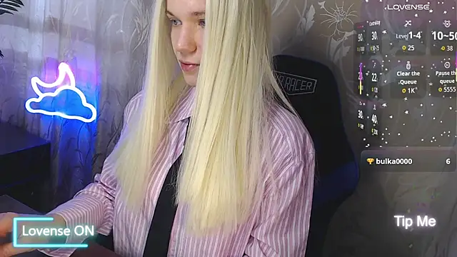 Shiny Victoria online show from 03-29-26, 07:41