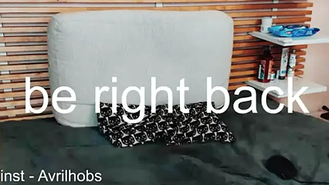 AvrilHobbs online show from 04-11-26, 07:51