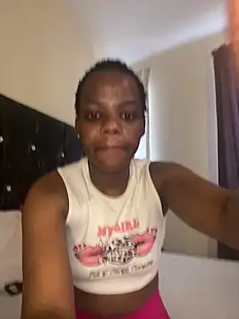 Snapshot of RoyalZuluDesire chatting on 03-10-26, 02:55 RoyalZuluDesire online show from 03-10-26, 02:55