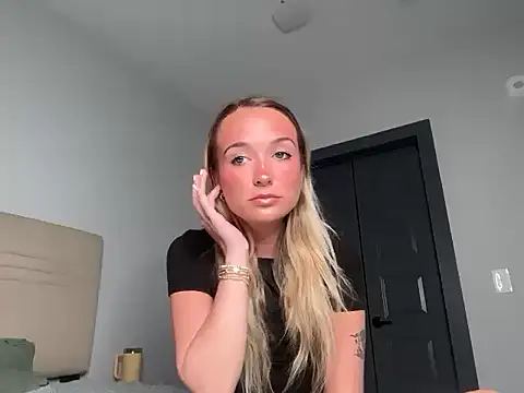 Snapshot of kelseyblu chatting on 03-12-26, 03:45 kelseyblu online show from 03-12-26, 03:45