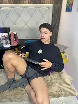 Snapshot of Samu_Hott chatting on 02-03-26, 08:36 Samu Hott online show from 02-03-26, 08:36