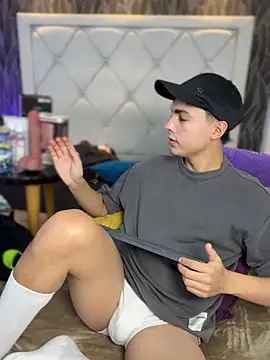 Snapshot of Samu_Hott chatting on 02-12-26, 08:26 Samu Hott online show from 02-12-26, 08:26