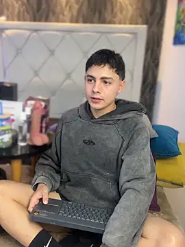 Snapshot of Samu_Hott chatting on 02-20-26, 08:20 Samu Hott online show from 02-20-26, 08:20