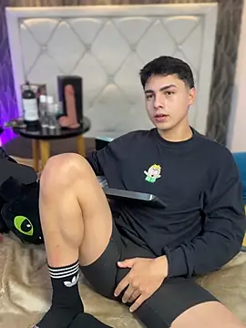 Snapshot of Samu_Hott chatting on 03-11-26, 08:26 Samu Hott online show from 03-11-26, 08:26