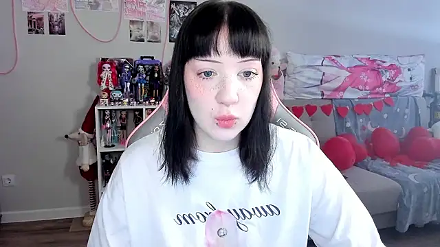 Snapshot of MollysLand chatting on 02-19-26, 08:10 MollysLand online show from 02-19-26, 08:10