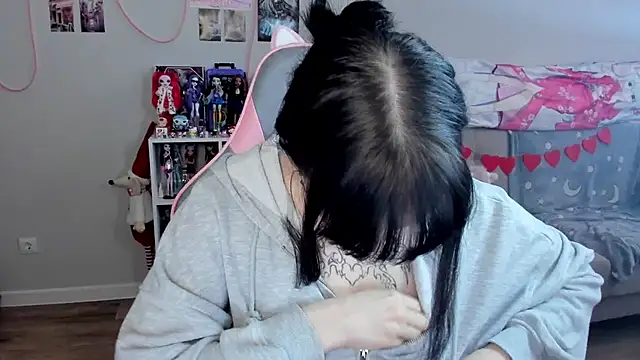 Snapshot of MollysLand chatting on 03-05-26, 09:05 MollysLand online show from 03-05-26, 09:05