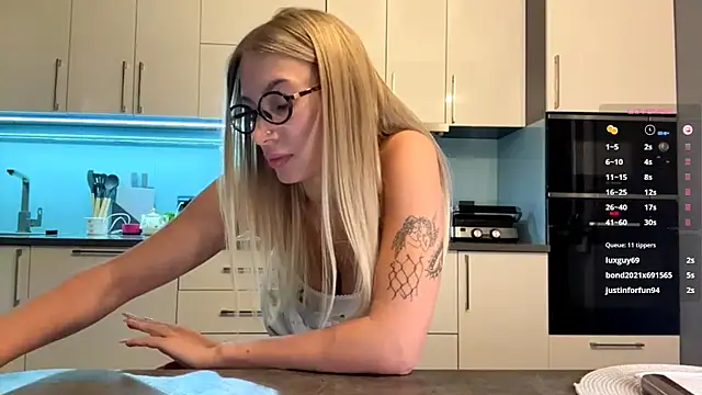 Snapshot of SoftnessMila chatting on 03-11-26, 03:40 SoftnessMila online show from 03-11-26, 03:40