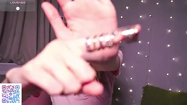 Snapshot of ameliamo chatting on 03-10-26, 04:06 ameliamo online show from 03-10-26, 04:06