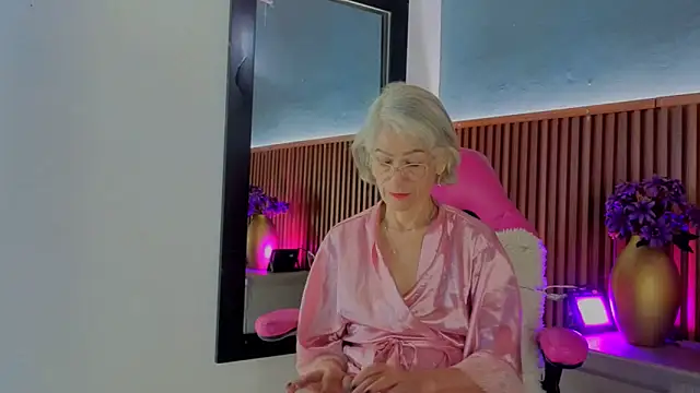 Snapshot of miss_monserrate01 chatting on 06-01-26, 01:24 miss monserrate01 online show from 06-01-26, 01:24