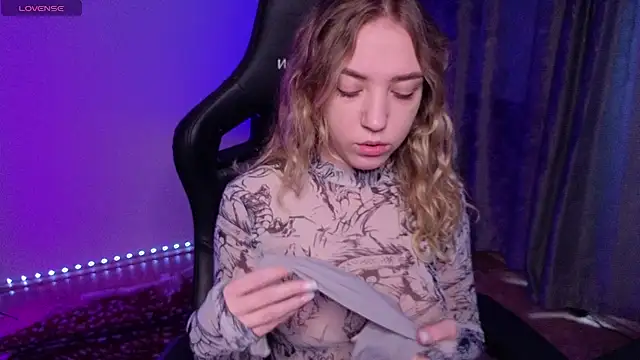 alice charm  online show from 02-23-26, 04:43