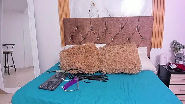 Candyfox2606 online show from 02-08-26, 11:02