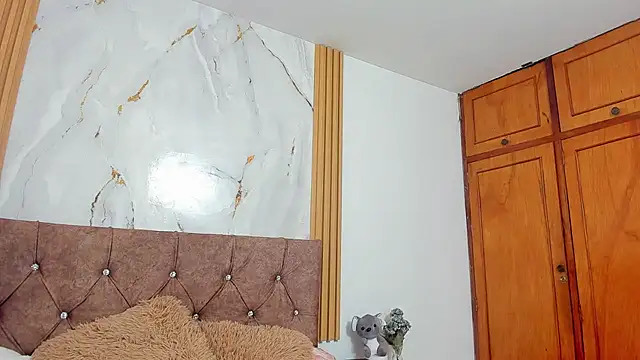 Candyfox2606 online show from 03-09-26, 06:01