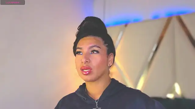 Snapshot of MeelFox chatting on 03-05-26, 01:07 MeelFox online show from 03-05-26, 01:07