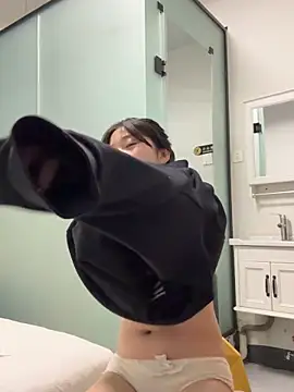 LXR77887 online show from 02-17-26, 02:02