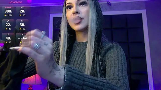 Snapshot of ValerieIce chatting on 03-07-26, 03:09 ValerieIce online show from 03-07-26, 03:09