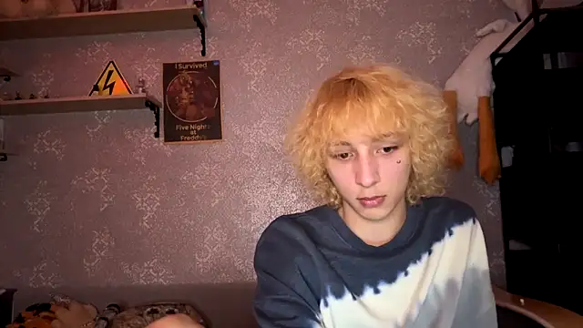 Snapshot of Fred_bucks chatting on 03-09-26, 12:42 Fred bucks online show from 03-09-26, 12:42