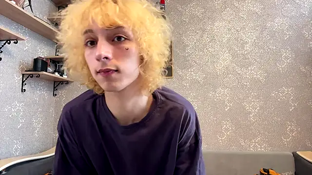 Snapshot of Fred_bucks chatting on 03-11-26, 07:36 Fred bucks online show from 03-11-26, 07:36