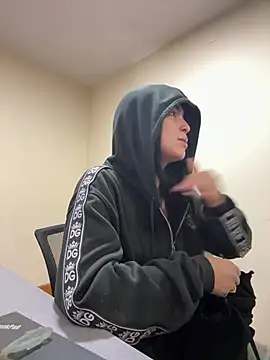 Sara Fernandez  online show from 04-17-26, 01:58