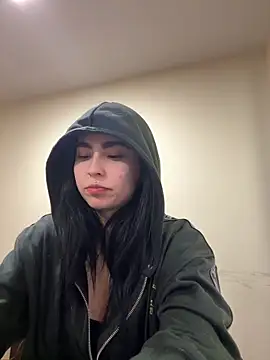 Sara Fernandez  online show from 04-20-26, 01:58