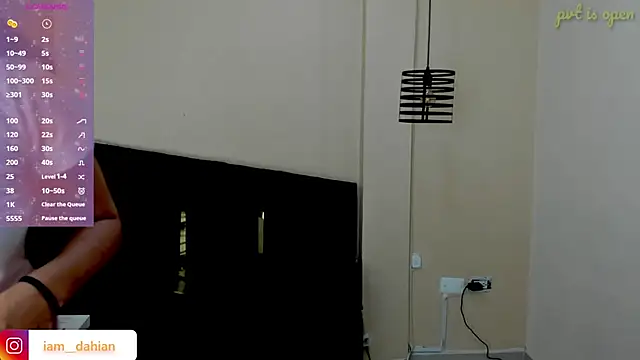 Dahiana Dmour  online show from 04-28-26, 12:21