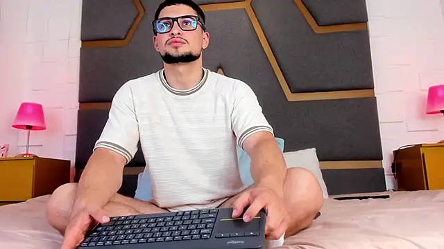 valenssio moretti online show from 04-11-26, 08:29