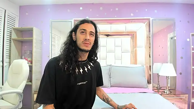 Snapshot of Goldentemptation_ chatting on 06-14-26, 01:24 Goldentemptation online show from 06-14-26, 01:24