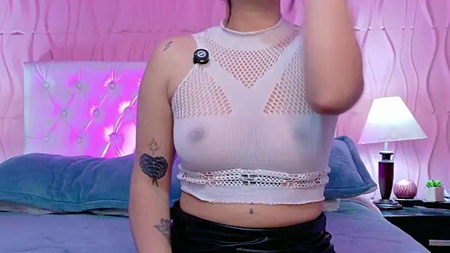 Snapshot of Mia_Cherry__ chatting on 05-18-26, 01:17 Mia Cherry online show from 05-18-26, 01:17