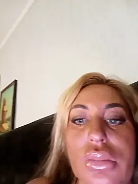 MiaMooly online show from 09-18-25, 04:53