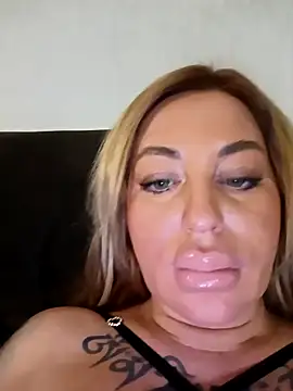 MiaMooly online show from 12-16-25, 06:35