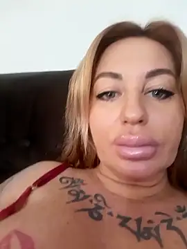 MiaMooly online show from 02-11-26, 12:32