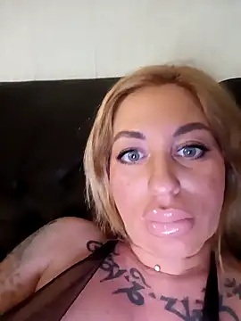 MiaMooly online show from 04-20-26, 03:59