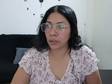 Snapshot of johana_collins chatting on 03-10-26, 02:11 johana collins online show from 03-10-26, 02:11