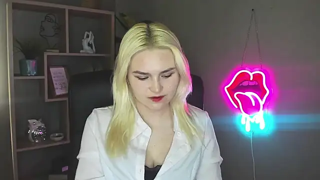 SweetLilyxo online show from 05-05-26, 01:41