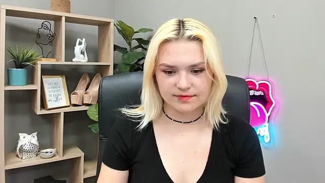 SweetLilyxo online show from 06-02-26, 01:35