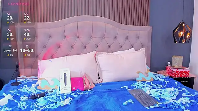 Snapshot of Noa_03 chatting on 03-13-26, 06:25 Noa 03 online show from 03-13-26, 06:25