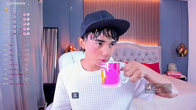 Noa 03 online show from 04-22-26, 01:34