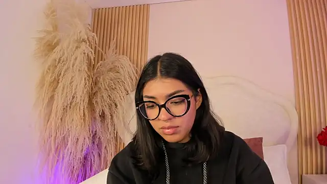 rebeca taylor online show from 04-18-26, 03:27