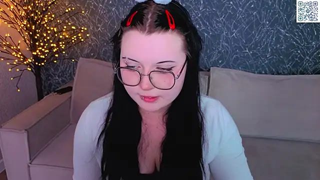 Snapshot of Kira_G0ld chatting on 05-05-26, 08:55 Kira G0ld online show from 05-05-26, 08:55