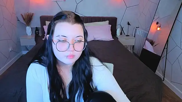 Snapshot of Kira_G0ld chatting on 05-27-26, 09:17 Kira G0ld online show from 05-27-26, 09:17