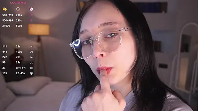 HannaHayles online show from 02-17-26, 06:47