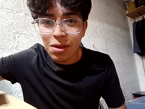 Snapshot of FAVOJS chatting on 04-10-26, 11:42 FAVOJS online show from 04-10-26, 11:42