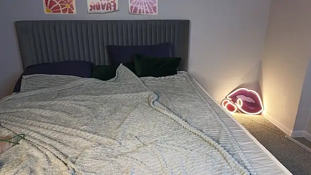 LovingWhisperr online show from 02-21-26, 01:17