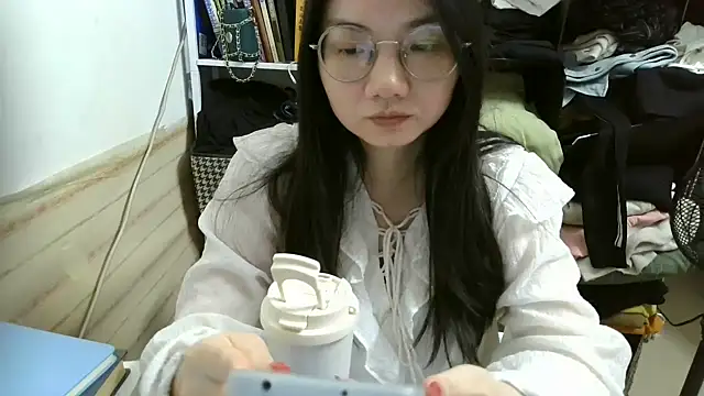 xiaoxiaowan11 online show from 04-01-26, 12:06