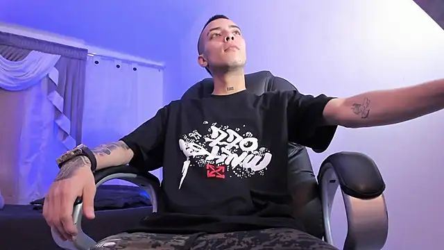 Snapshot of Dereck_Boy_ chatting on 02-26-26, 04:00 Dereck Boy online show from 02-26-26, 04:00